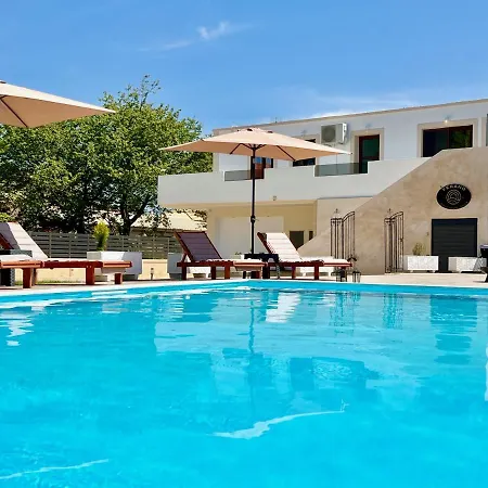 Verano With Private Pool By Dadovillas 빌라 *