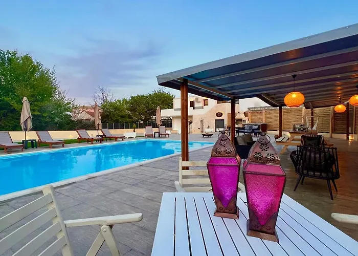 Verano With Private Pool By Dadovillas Βίλα *