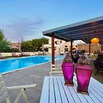 Verano With Private Pool By Dadovillas Villa *